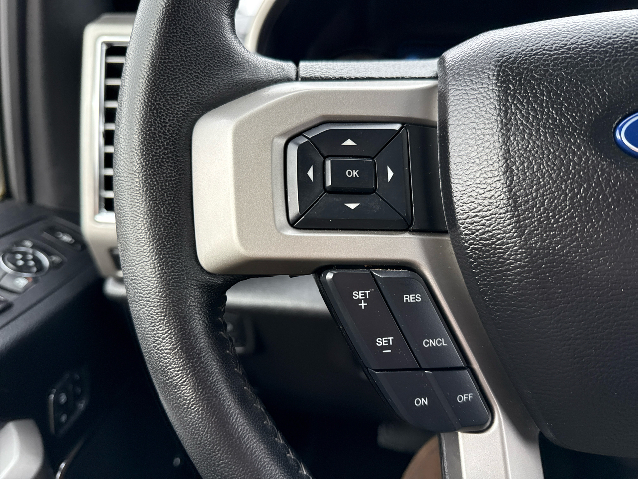 Ford F-350 SD Lariat Crew Cab 4WD 2017