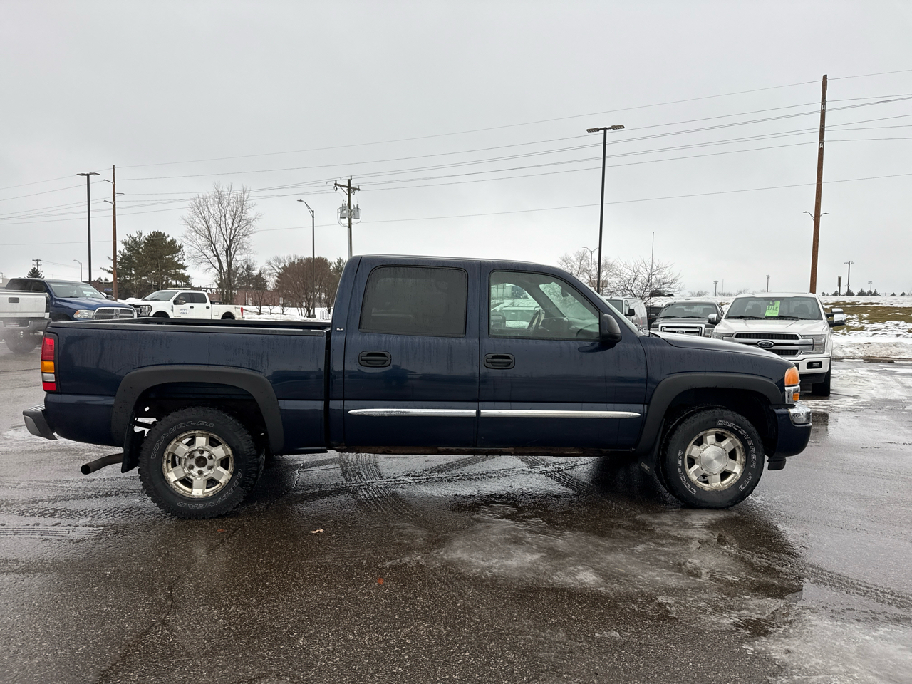 GMC Sierra 1500 SLE Crew Cab Short Bed 4WD 2005