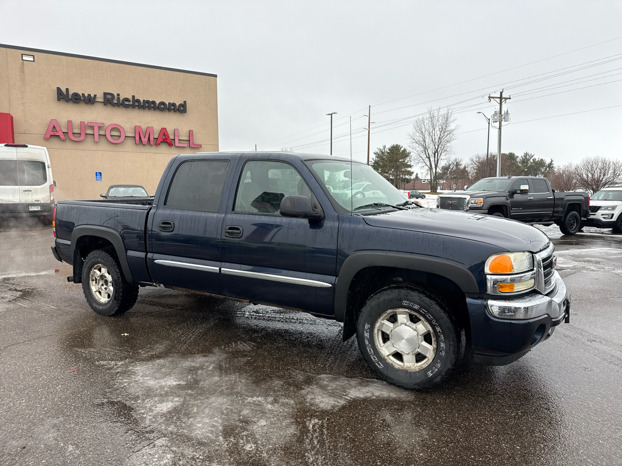 GMC Sierra 1500 SLE Crew Cab Short Bed 4WD 2005