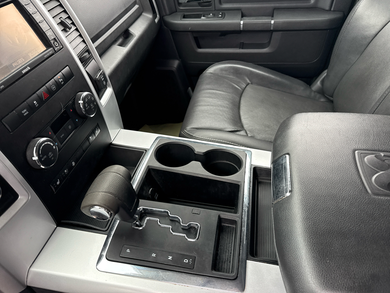 RAM 1500 Laramie Crew Cab 4WD 2010