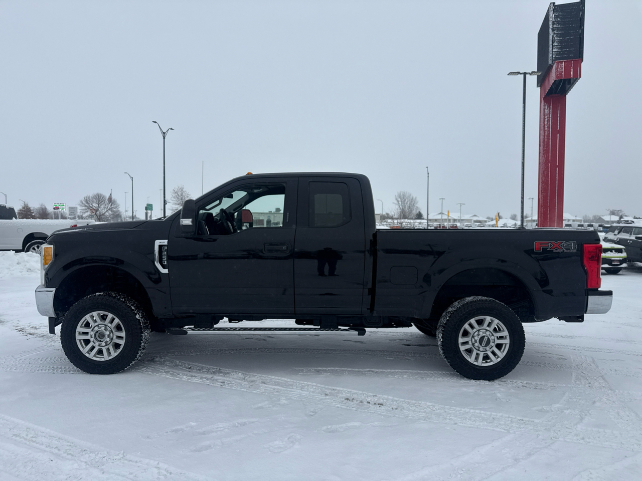 Ford F-250 SD XLT SuperCab Short Bed 4WD 2017