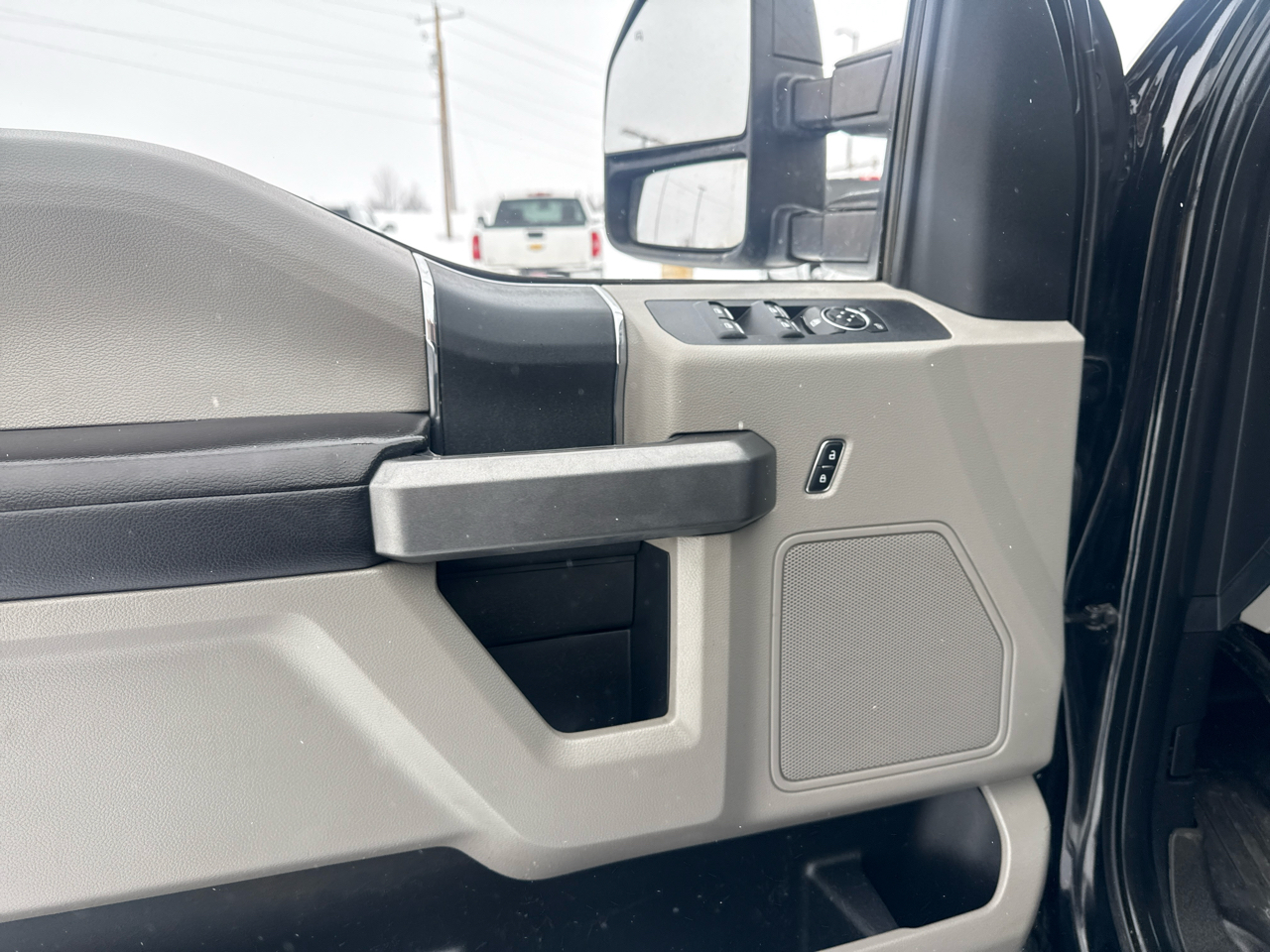 Ford F-250 SD XLT SuperCab Short Bed 4WD 2017