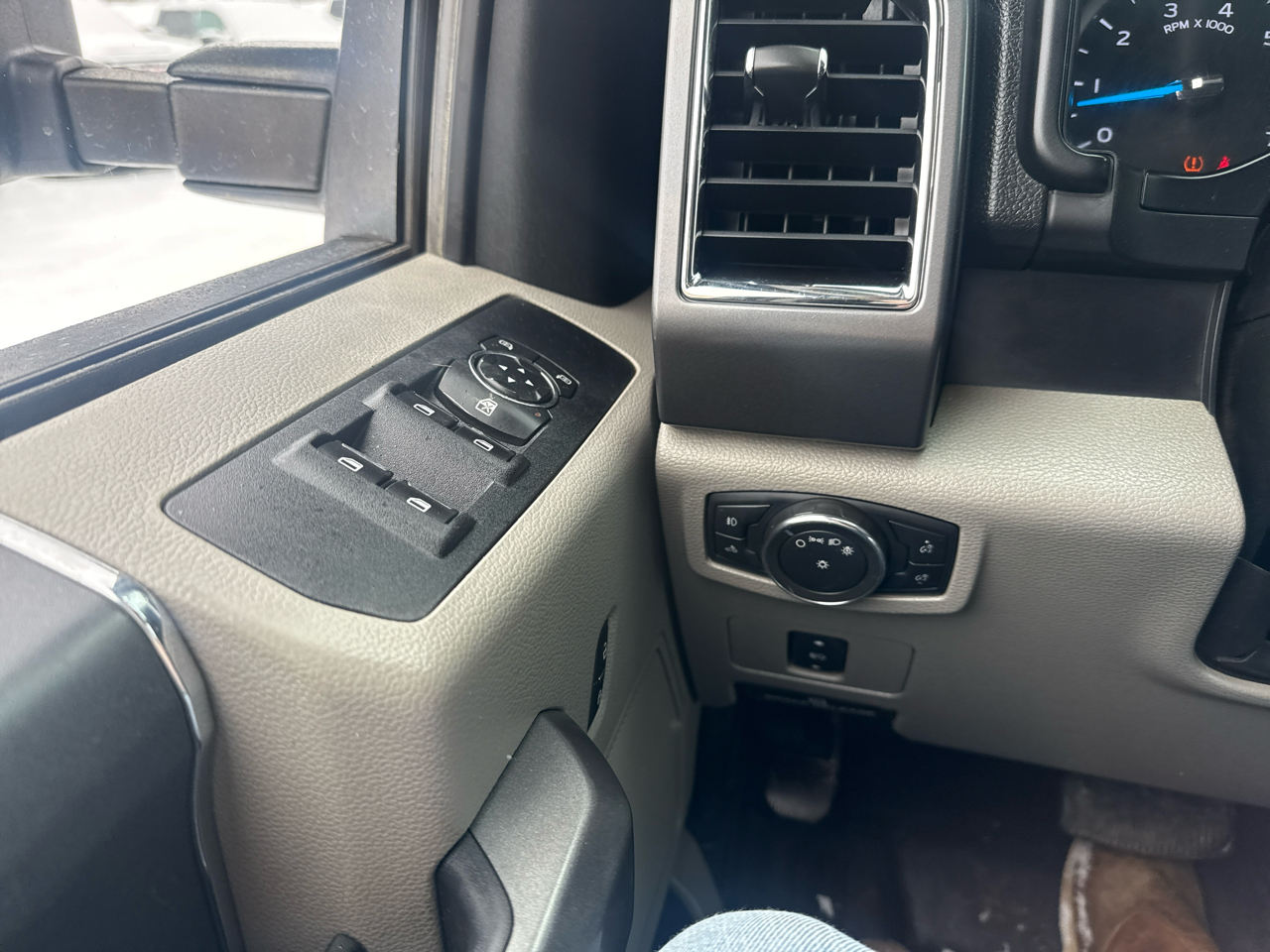 Ford F-250 SD XLT SuperCab Short Bed 4WD 2017