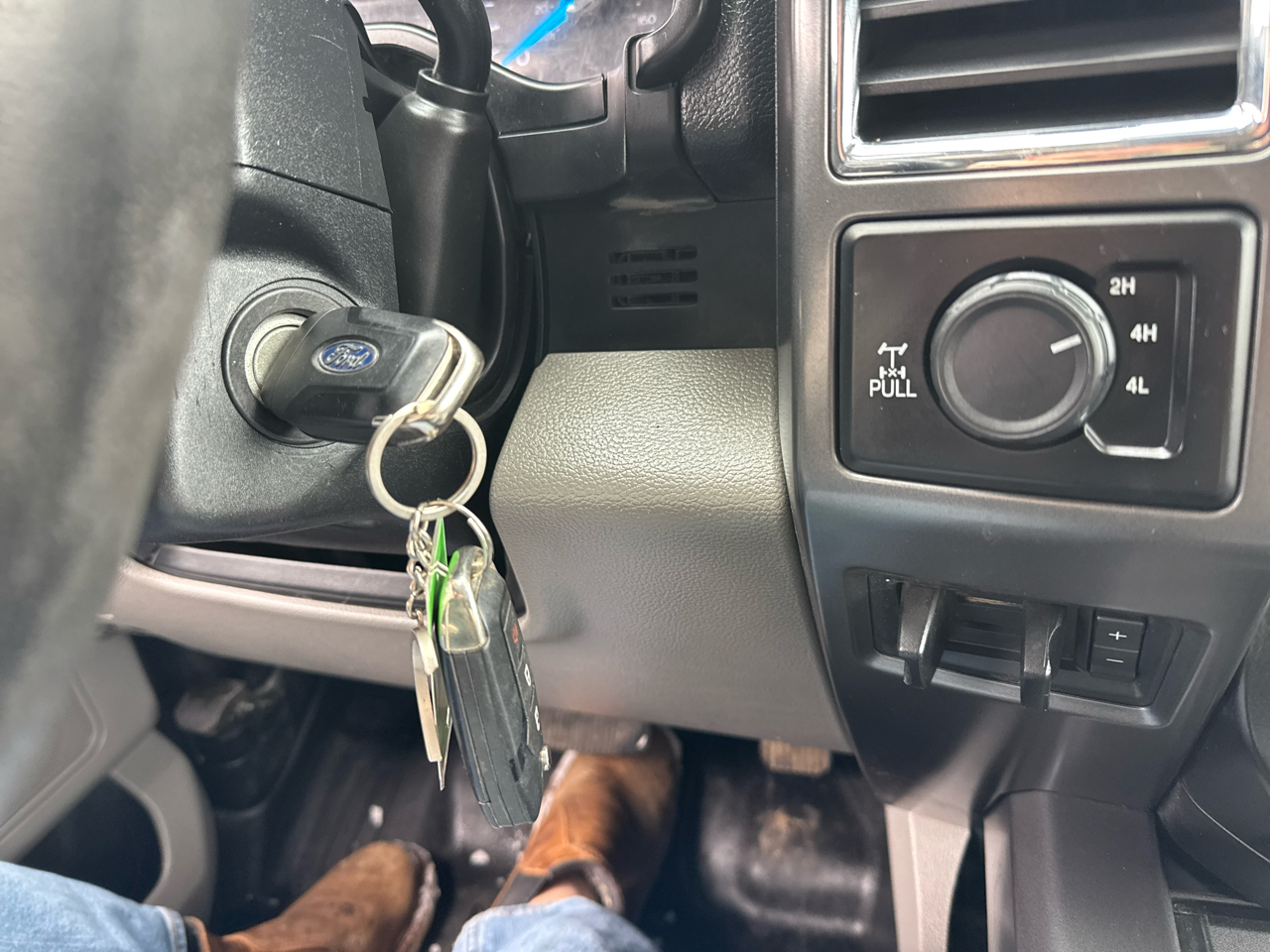 Ford F-250 SD XLT SuperCab Short Bed 4WD 2017