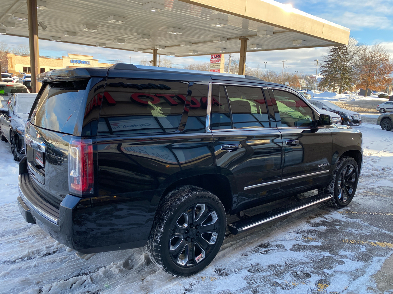 GMC Yukon Denali 4WD 2019