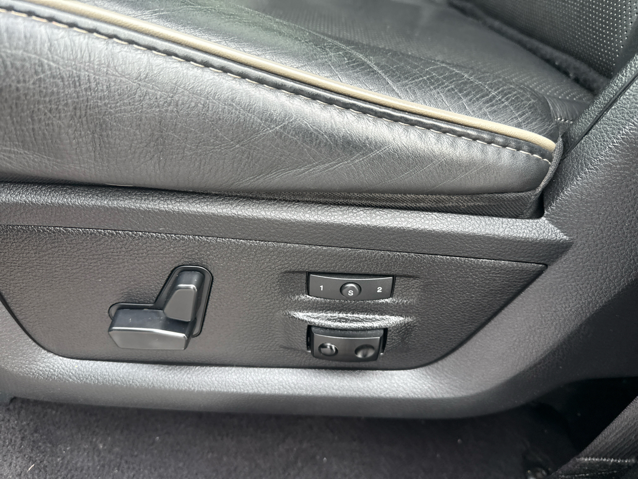 RAM 2500 Longhorn Mega Cab SWB 4WD 2016