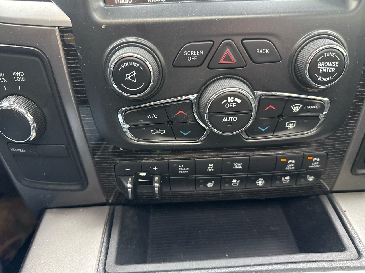 RAM 2500 Longhorn Mega Cab SWB 4WD 2016