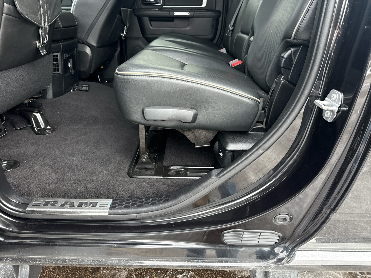 RAM 2500 Longhorn Mega Cab SWB 4WD 2016