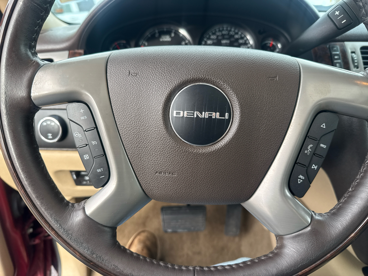 GMC Sierra 3500HD Denali Crew Cab SRW 4WD 2014