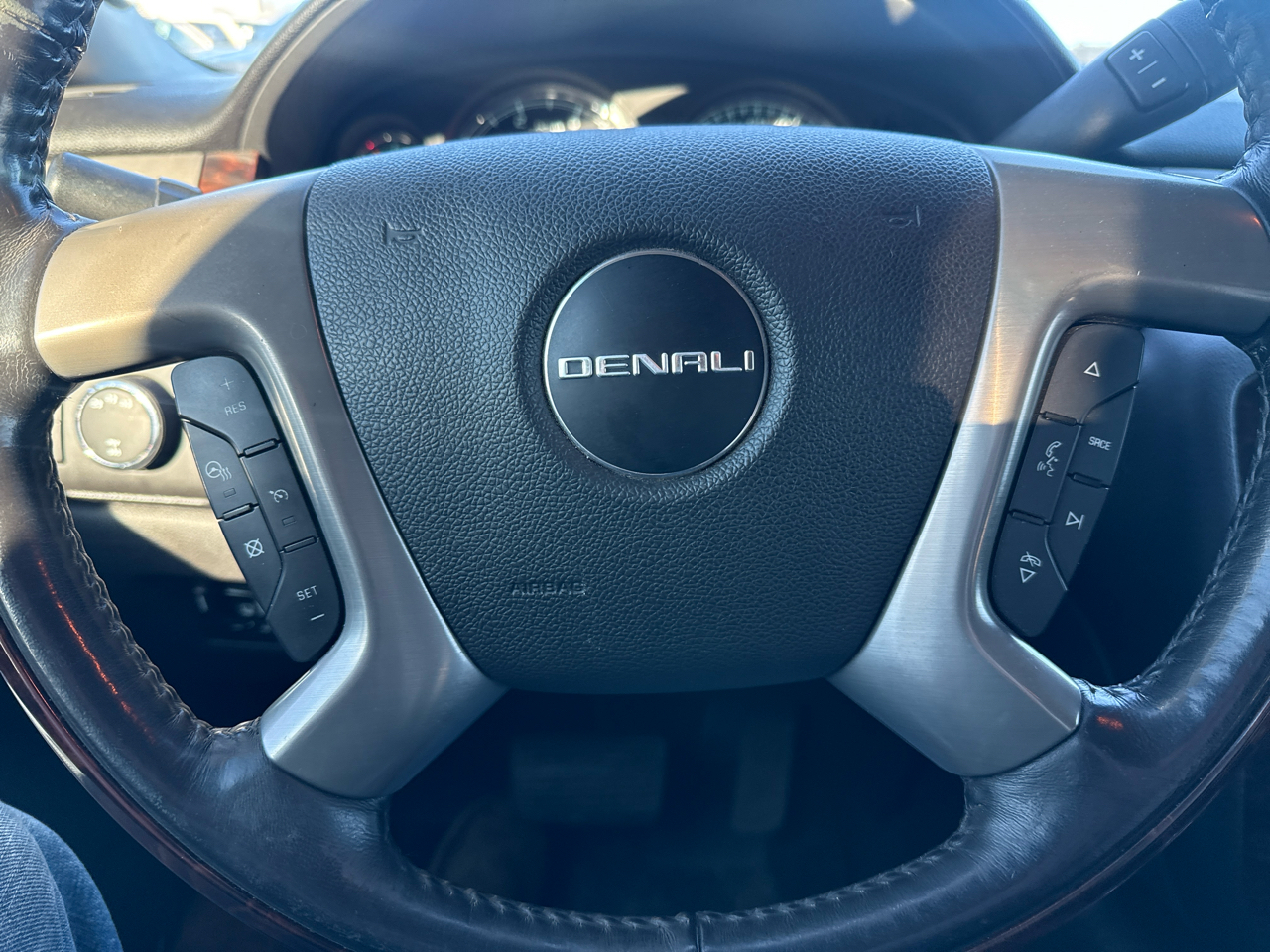 GMC Sierra 3500HD Denali Crew Cab SRW 4WD 2013