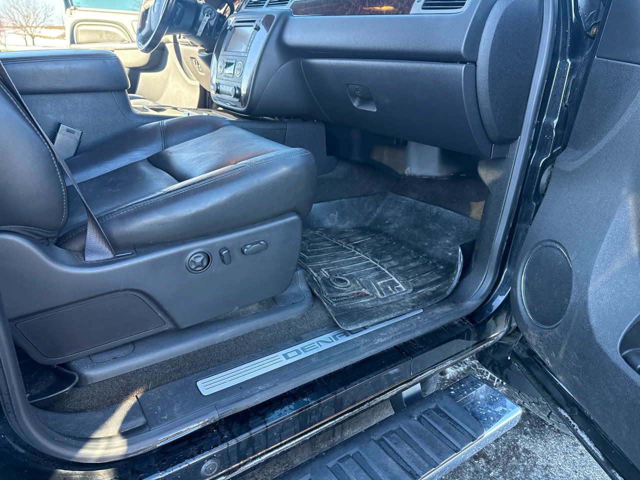 GMC Sierra 3500HD Denali Crew Cab SRW 4WD 2013