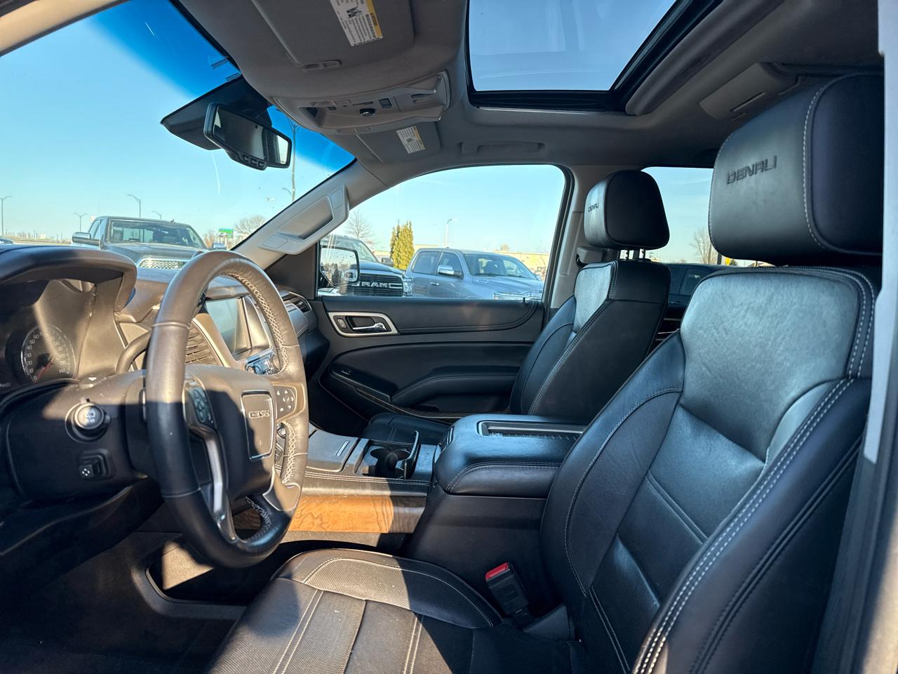 GMC Yukon XL Denali 4WD 2019