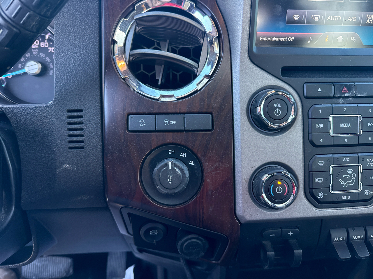 Ford F-350 SD Lariat Crew Cab 4WD 2015