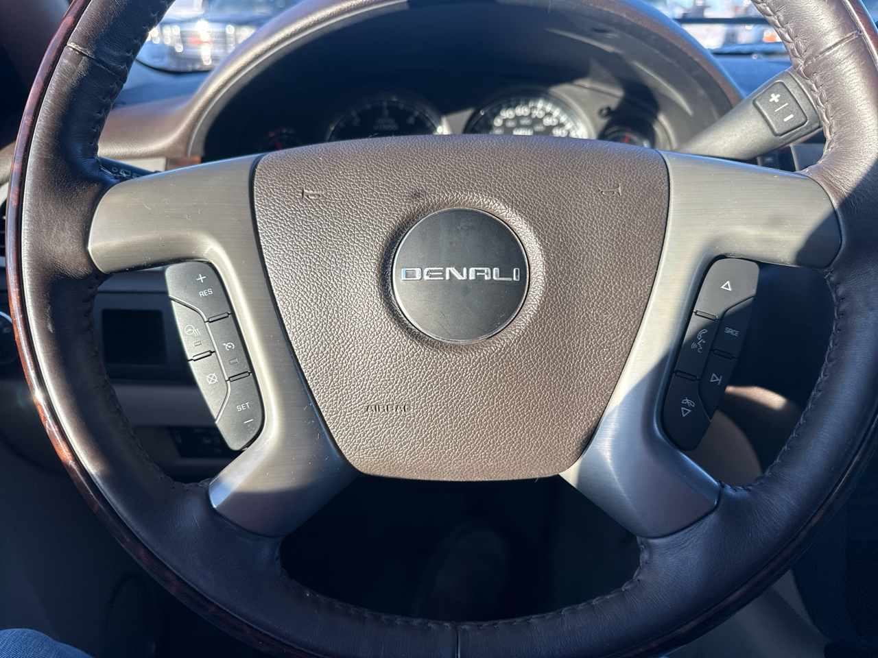 GMC Yukon Denali 4WD 2012