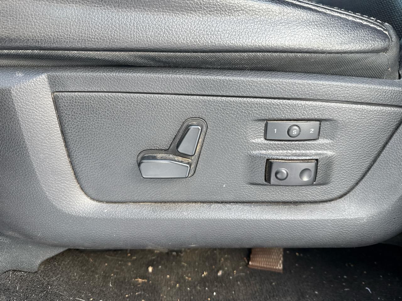 RAM 3500 Laramie Crew Cab SWB 4WD 2015