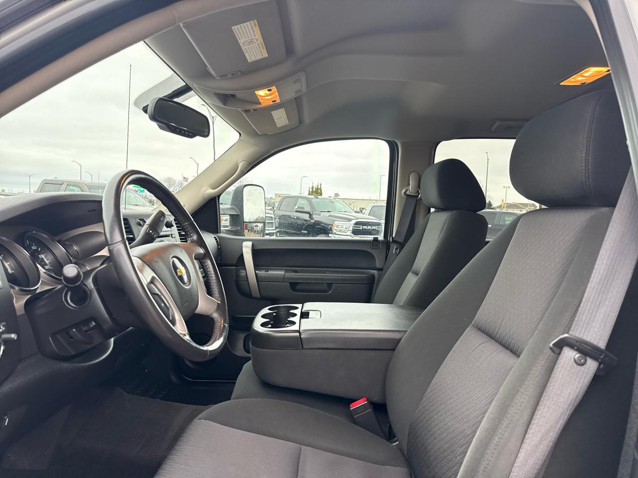 Chevrolet Silverado 3500HD LT Crew Cab 4WD 2011