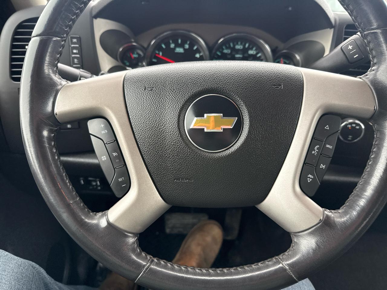 Chevrolet Silverado 3500HD LT Crew Cab 4WD 2011