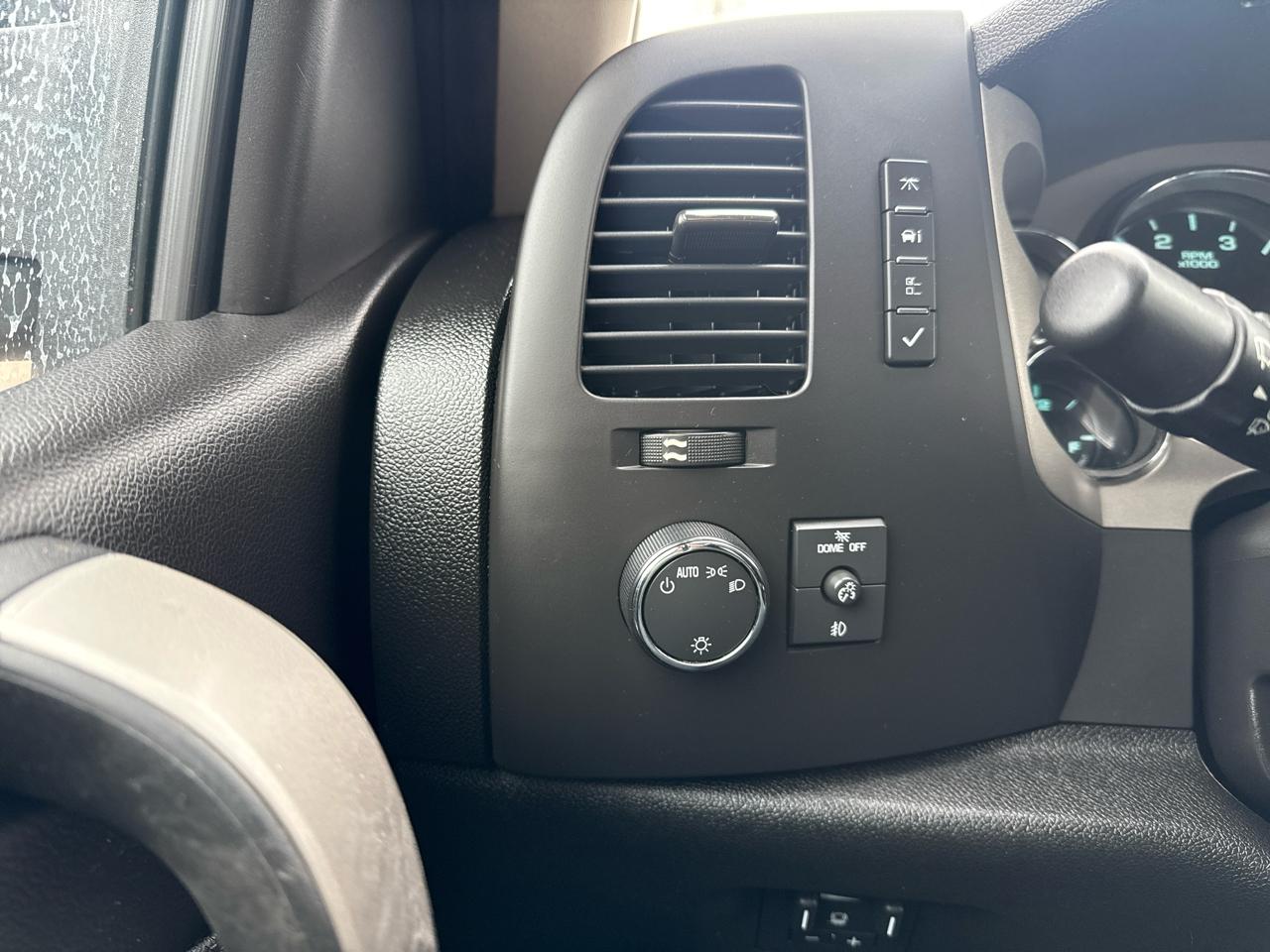 Chevrolet Silverado 3500HD LT Crew Cab 4WD 2011