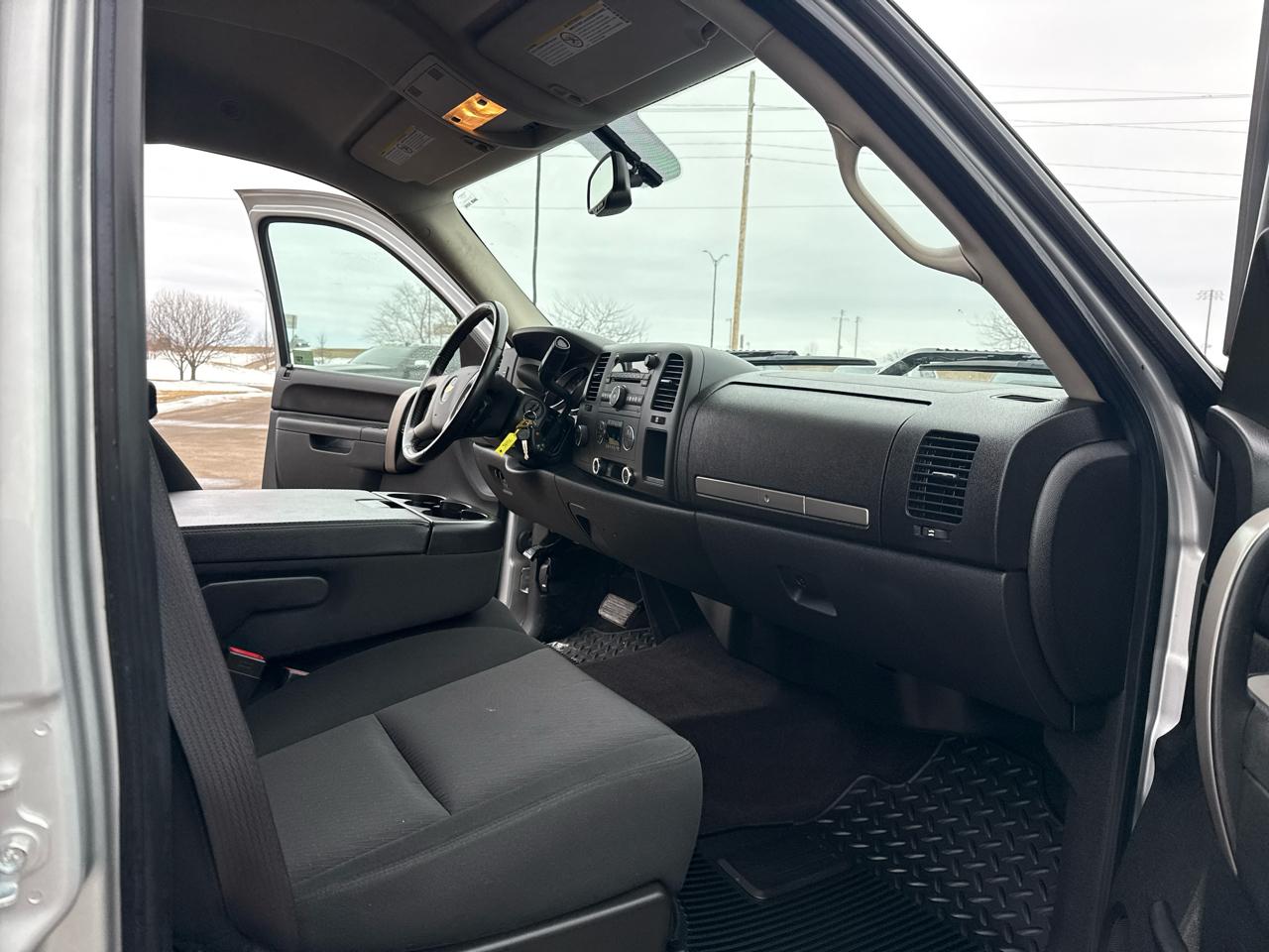 Chevrolet Silverado 3500HD LT Crew Cab 4WD 2011