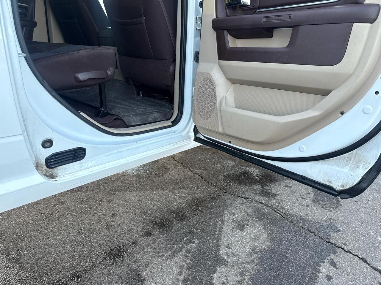 RAM 2500 SLT Mega Cab 4WD 2015