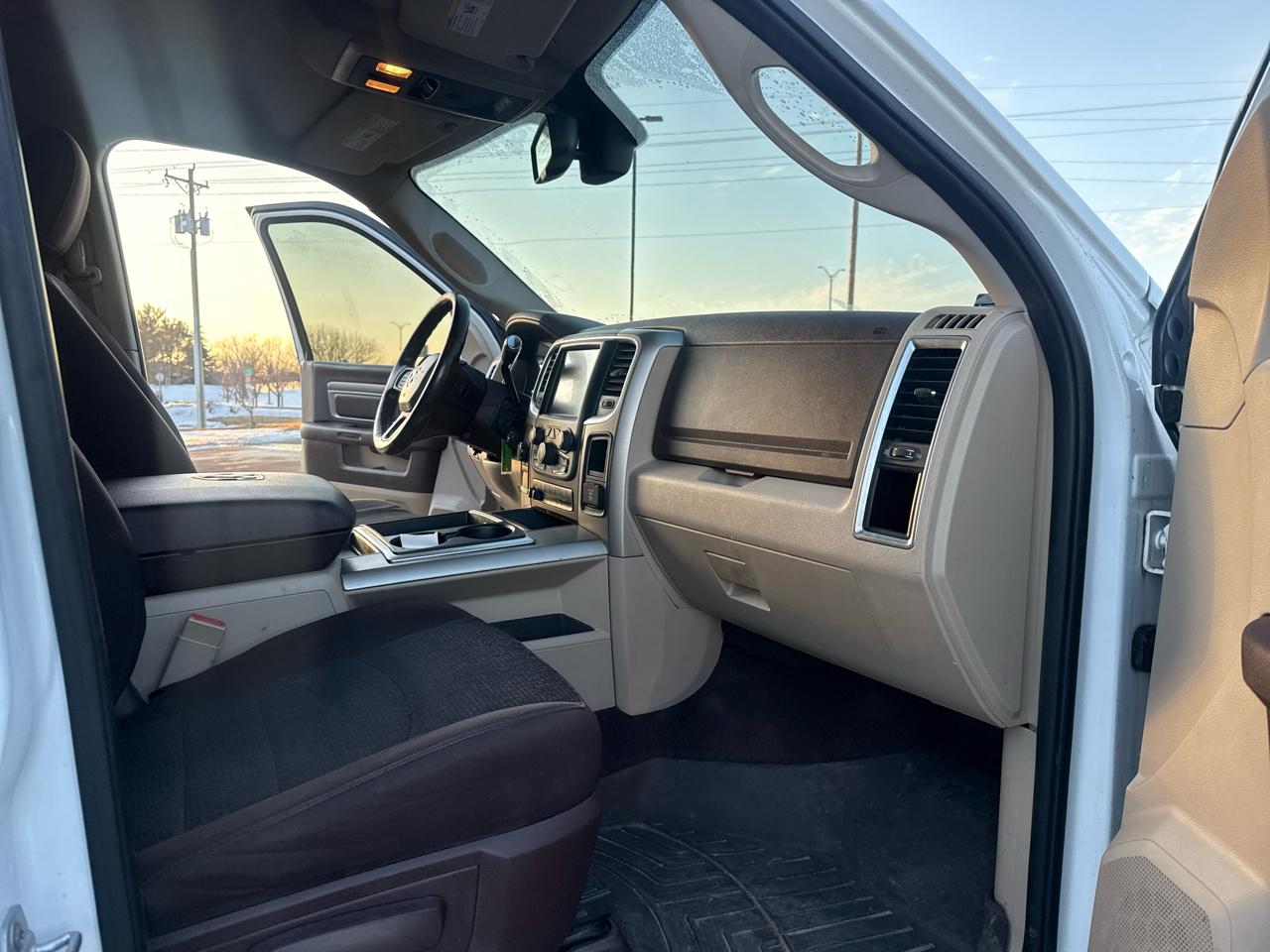 RAM 2500 SLT Mega Cab 4WD 2015