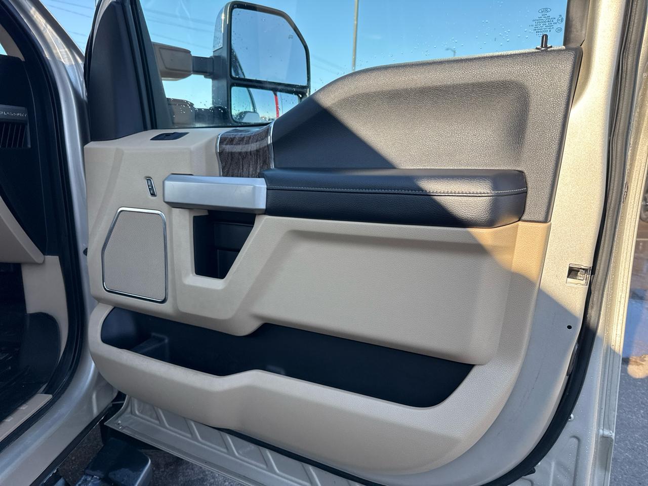 Ford F-250 SD Lariat Crew Cab SWB 4WD 2017