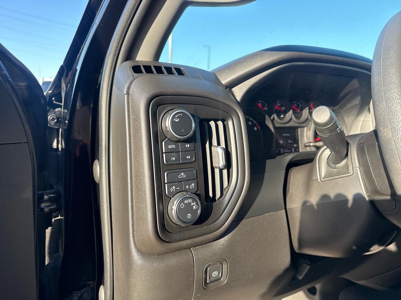 Chevrolet Silverado 1500 Limited Custom Trail Boss Crew Cab Short Box 4WD 2022