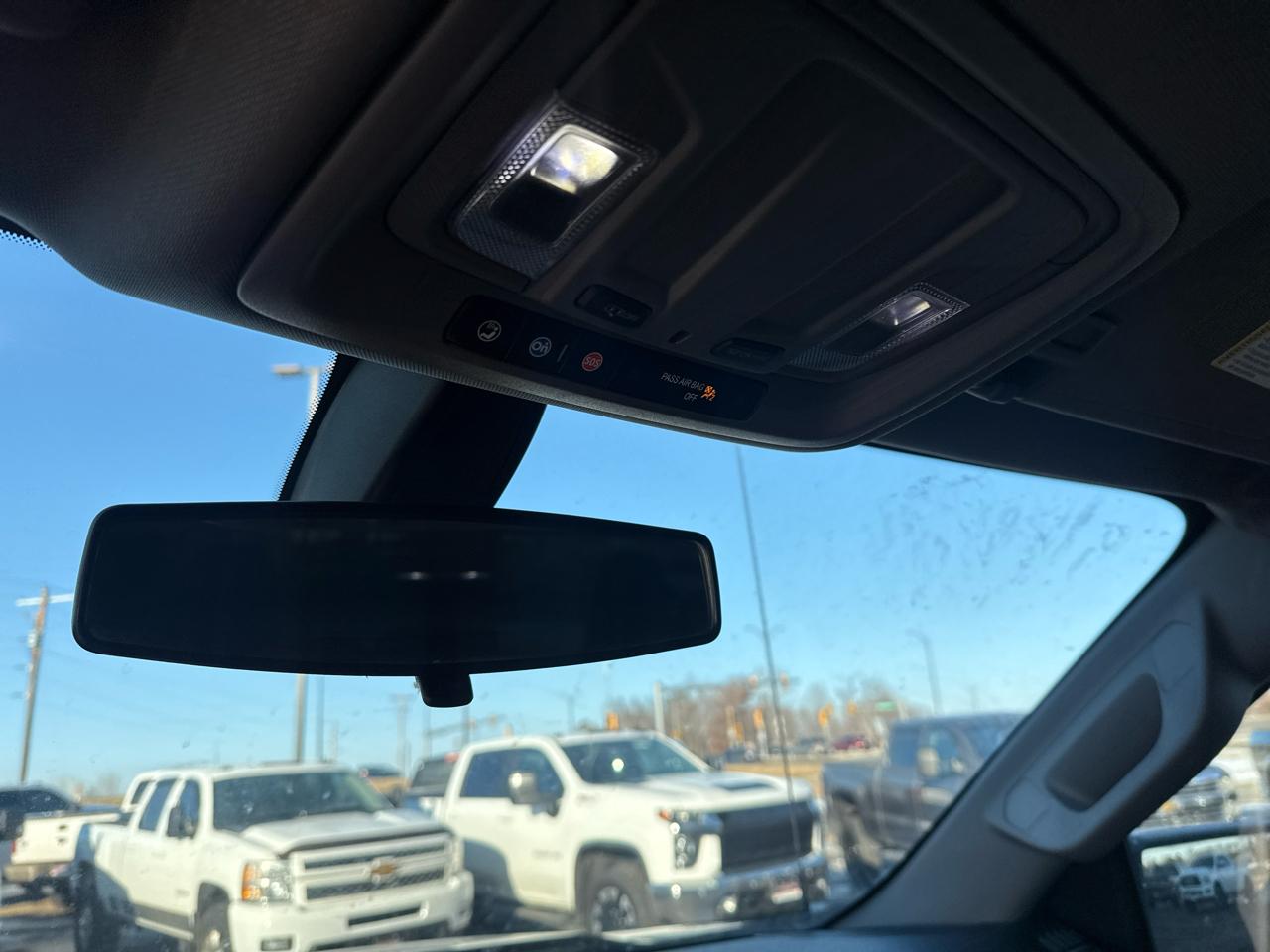 Chevrolet Silverado 1500 Limited Custom Trail Boss Crew Cab Short Box 4WD 2022