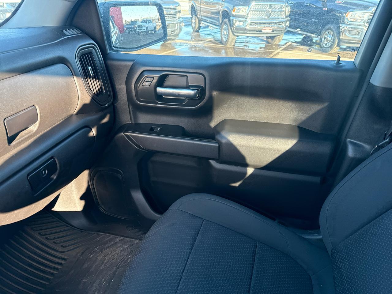 Chevrolet Silverado 1500 Limited Custom Trail Boss Crew Cab Short Box 4WD 2022