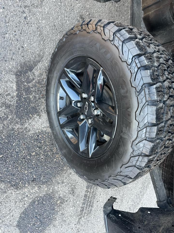 Chevrolet Silverado 1500 Limited Custom Trail Boss Crew Cab Short Box 4WD 2022