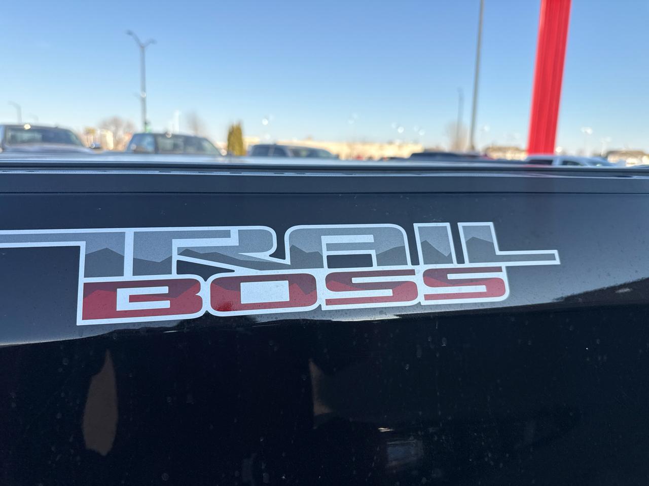 Chevrolet Silverado 1500 Limited Custom Trail Boss Crew Cab Short Box 4WD 2022