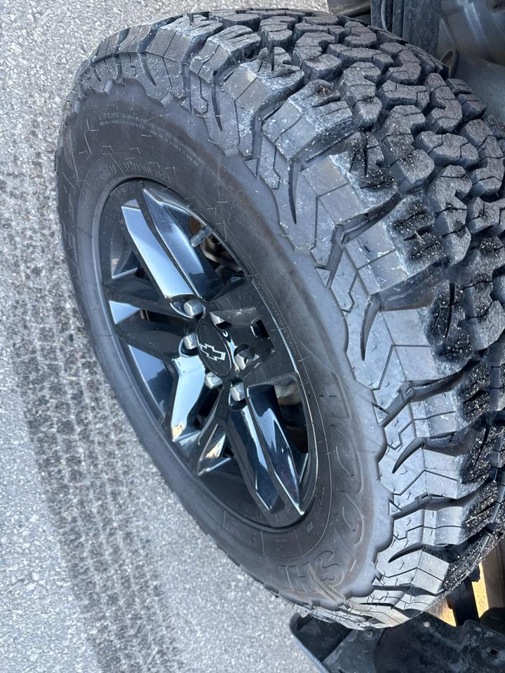 Chevrolet Silverado 1500 Limited Custom Trail Boss Crew Cab Short Box 4WD 2022