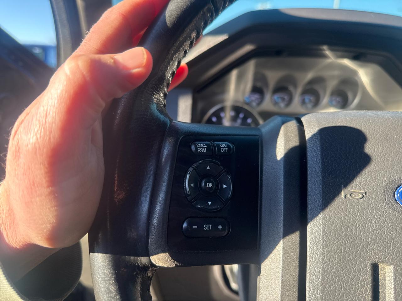 Ford F-350 SD Lariat Crew Cab 4WD 2011