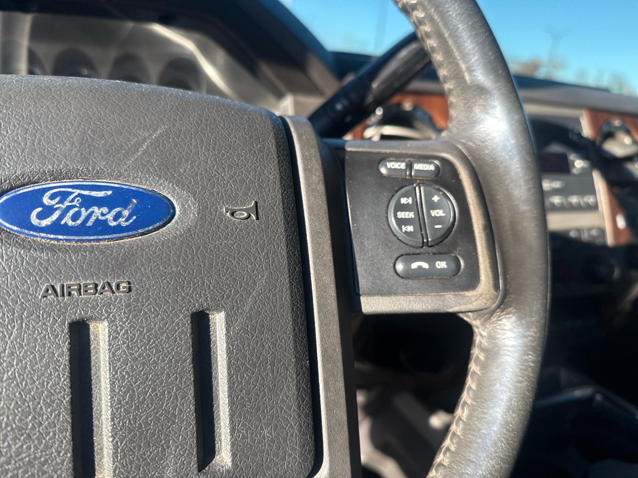 Ford F-350 SD Lariat Crew Cab 4WD 2011