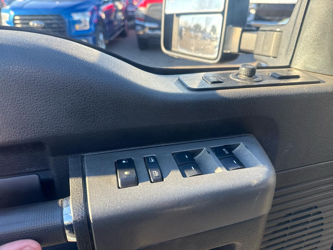 Ford F-350 SD Lariat Crew Cab 4WD 2011