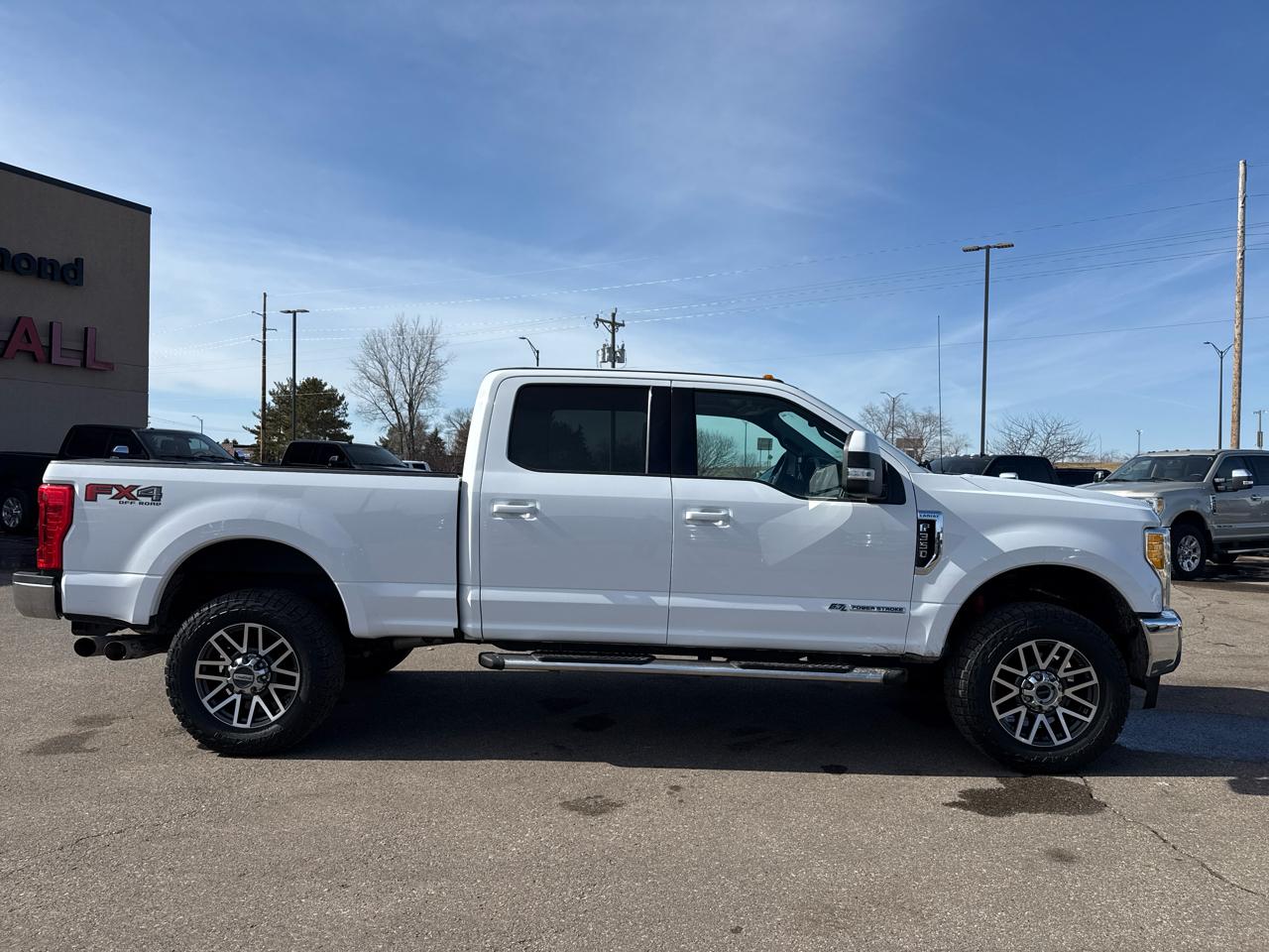 Ford F-350 SD Lariat Crew Cab 4WD 2017