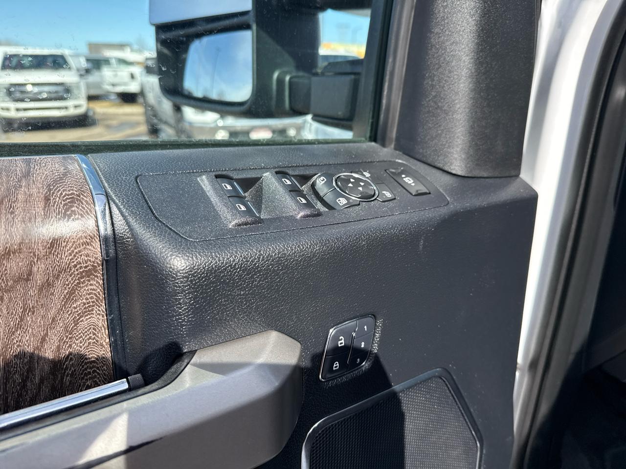 Ford F-350 SD Lariat Crew Cab 4WD 2017