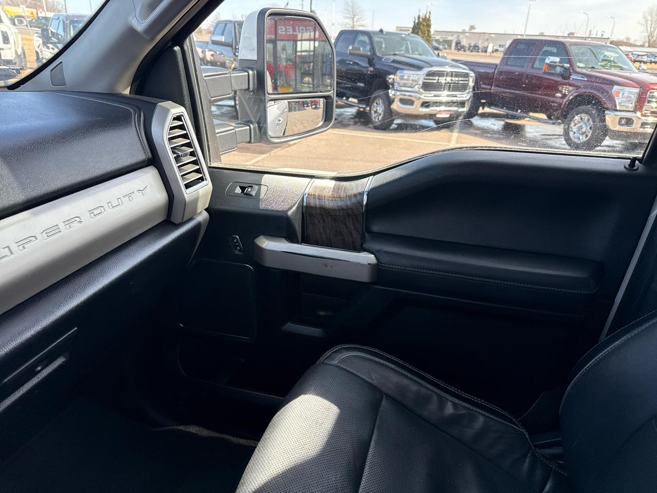 Ford F-350 SD Lariat Crew Cab 4WD 2017