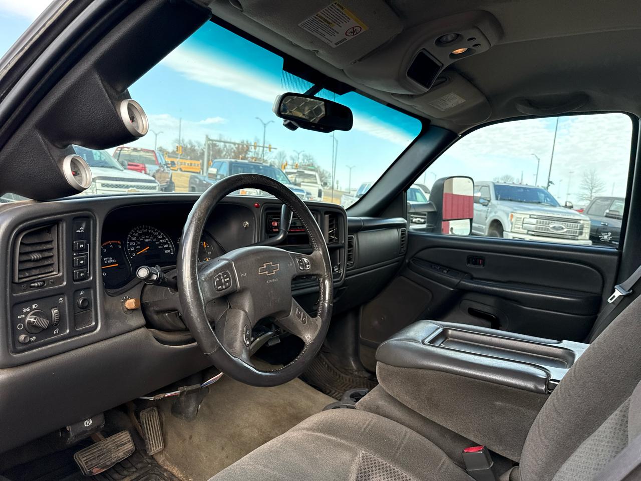 Chevrolet Silverado 2500HD LT Crew Cab Short Bed 4WD 2005