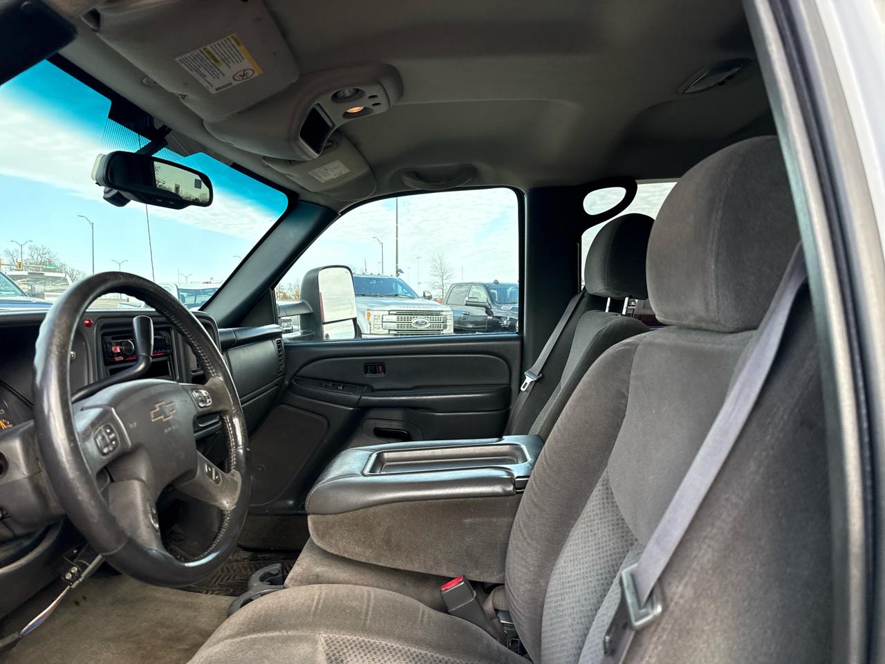 Chevrolet Silverado 2500HD LT Crew Cab Short Bed 4WD 2005