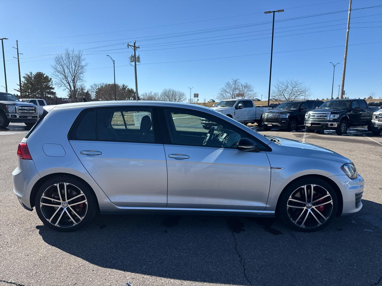Volkswagen Golf GTI SE 6A 4-Door 2017