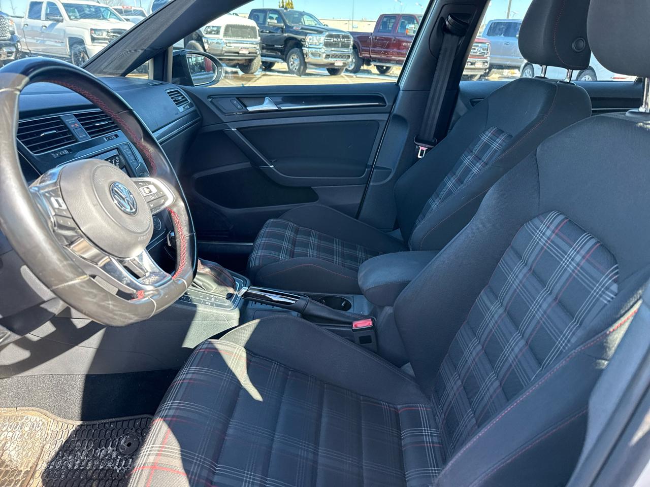 Volkswagen Golf GTI SE 6A 4-Door 2017