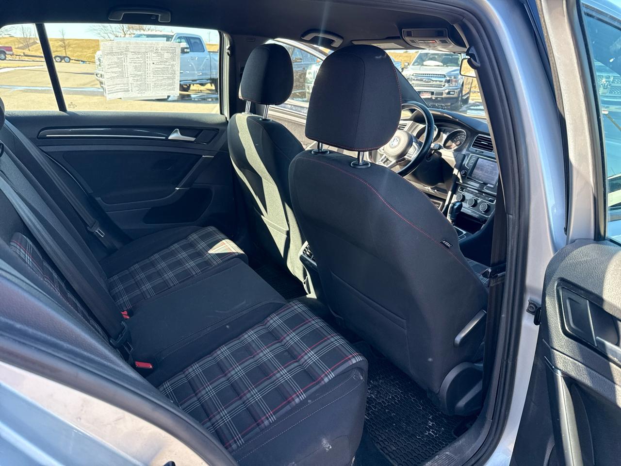 Volkswagen Golf GTI SE 6A 4-Door 2017