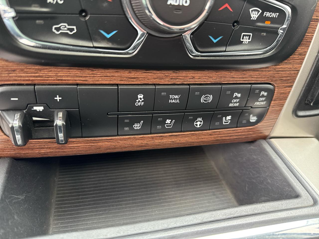 RAM 2500 Laramie Crew Cab SWB 4WD 2016