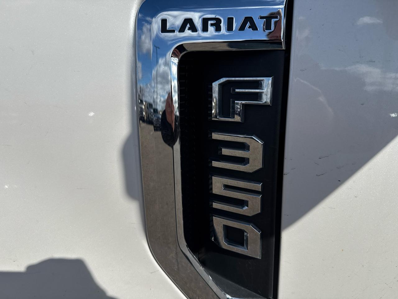 Ford F-350 SD Lariat Crew Cab 4WD 2017