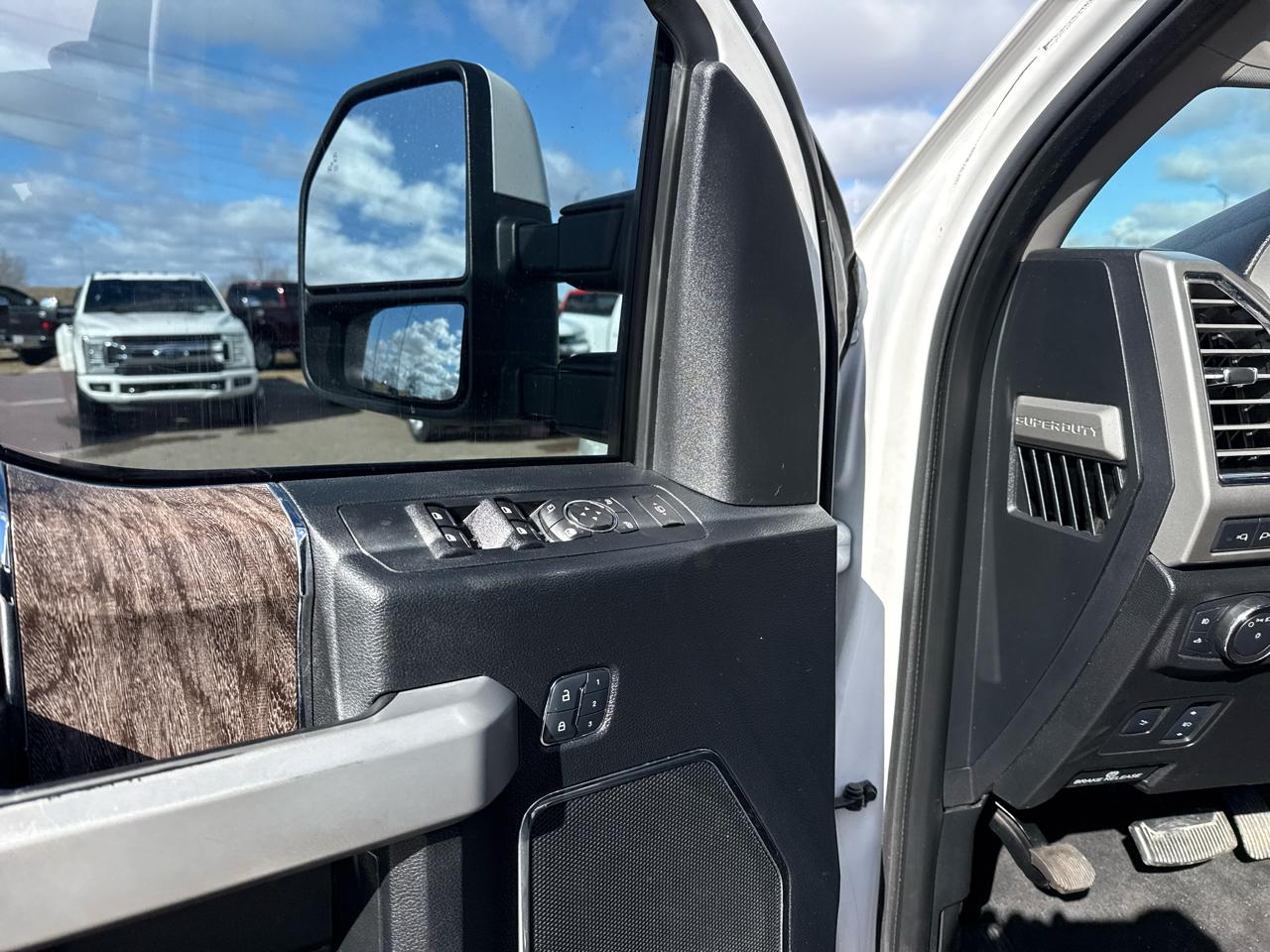 Ford F-350 SD Lariat Crew Cab 4WD 2017