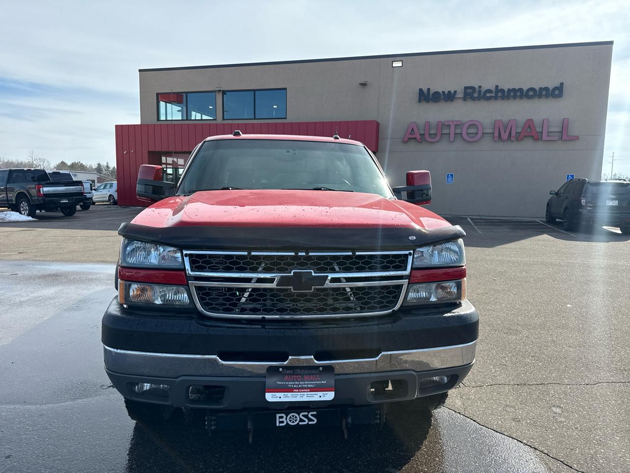 Chevrolet Silverado 2500HD LT Crew Cab Short Bed 4WD 2005