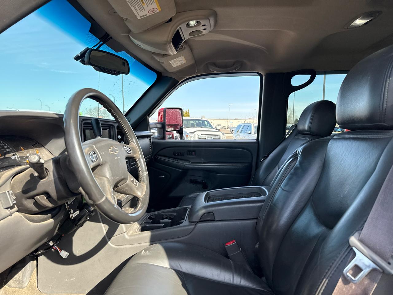 Chevrolet Silverado 2500HD LT Crew Cab Short Bed 4WD 2005