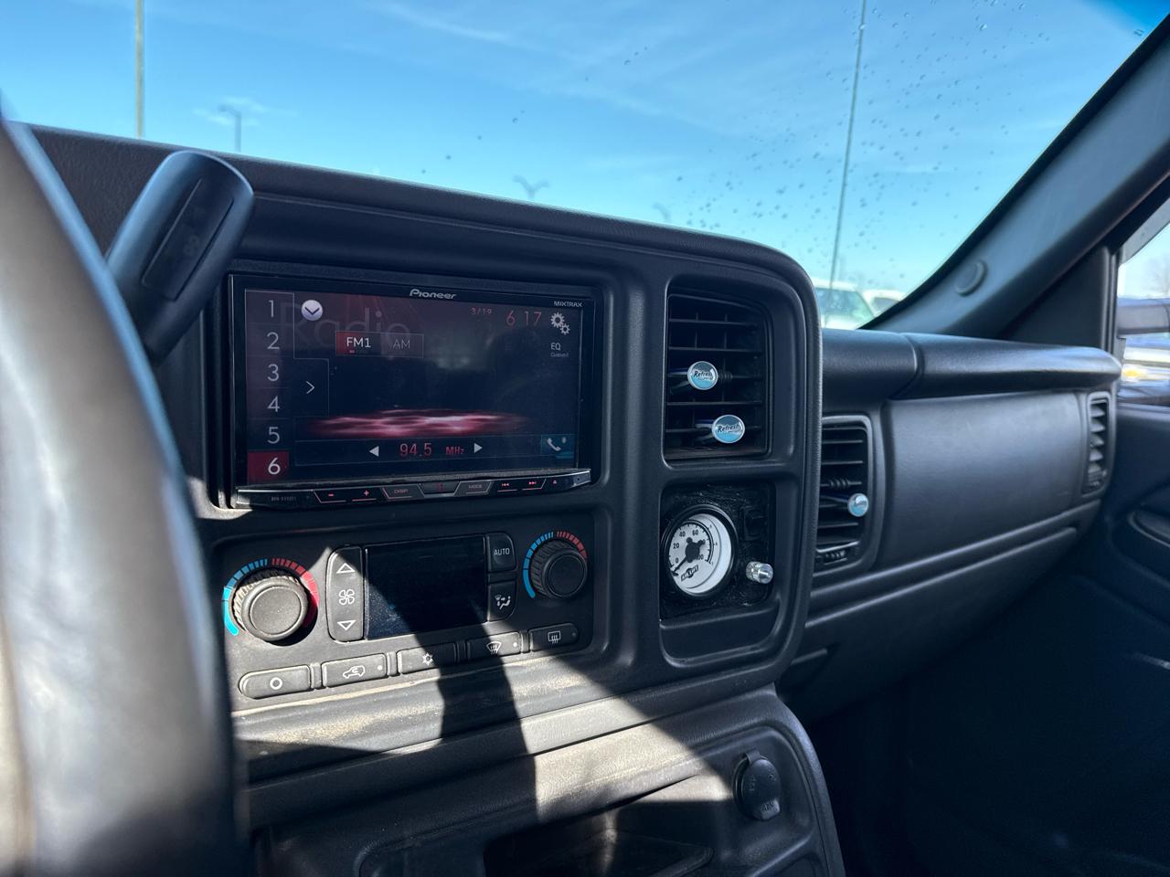 Chevrolet Silverado 2500HD LT Crew Cab Short Bed 4WD 2005