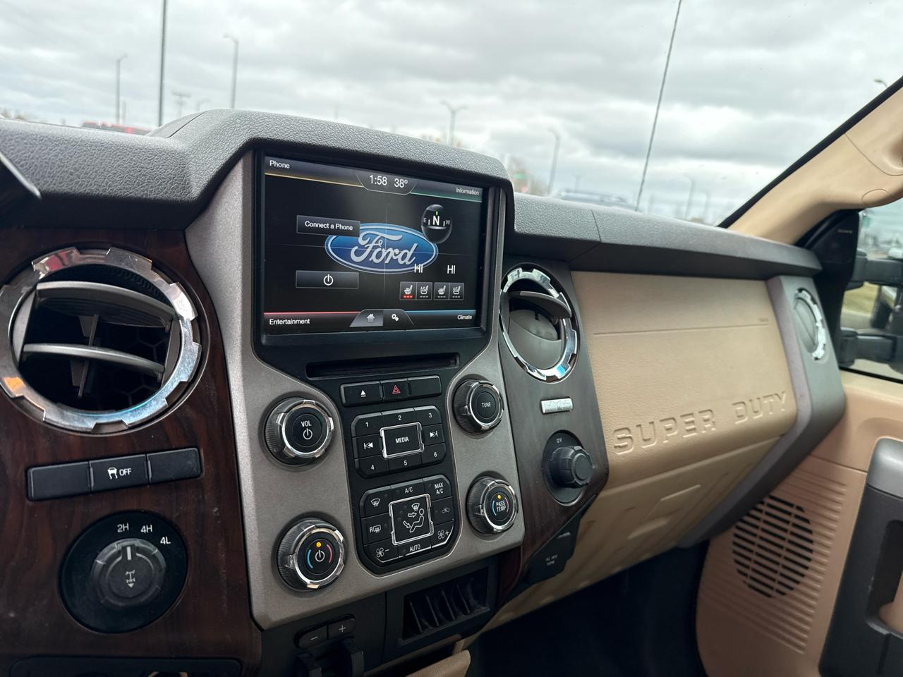 Ford F-250 SD Lariat Crew Cab 4WD 2015